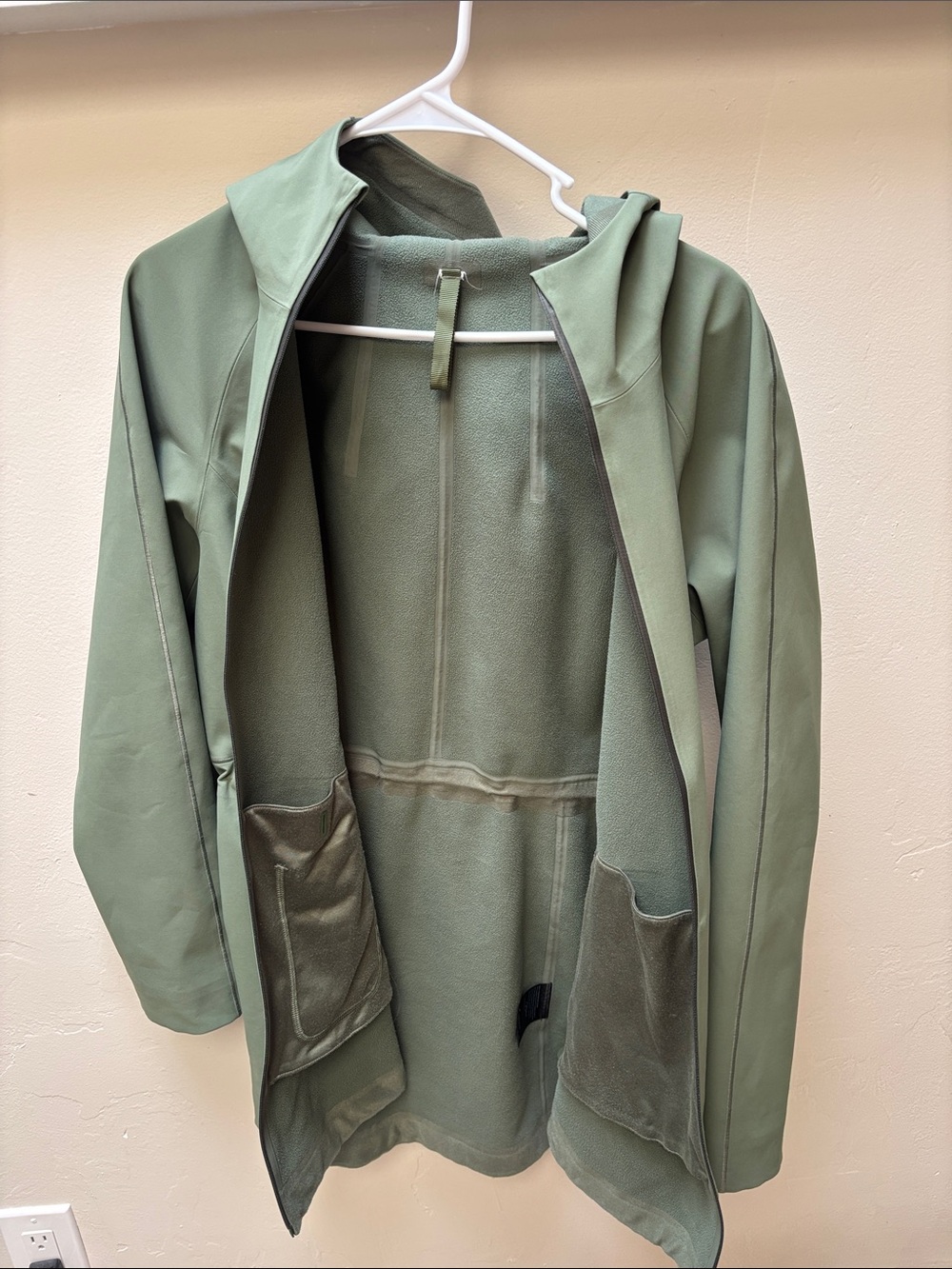 lululemon athletica Glyde softshell Green Hooded Zip Jacket - Picture 4 of 13